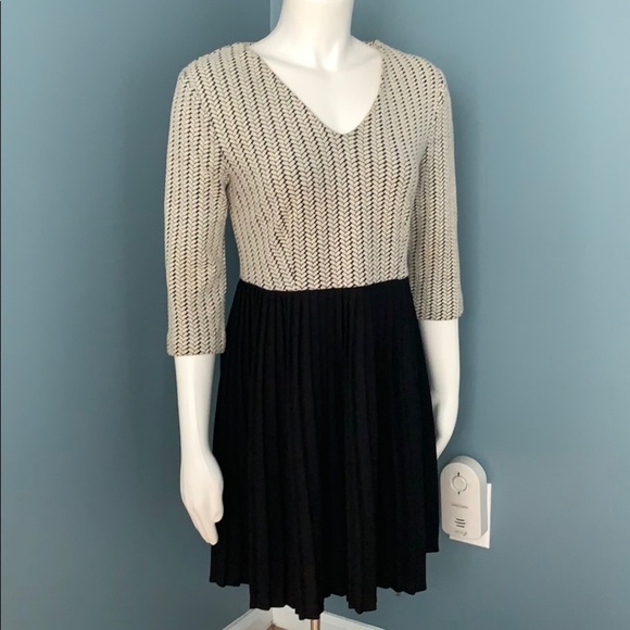 ANTHROPOLOGIE Ganni Crossknit Black & White Pleated Dress - Picture 4 of 8